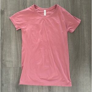 Athleta momentum tee shirt